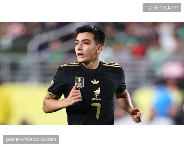 奥巴梅扬持续闪耀赛场,强势崛起成足坛新星 奥巴梅扬持续闪耀赛场,强势崛起成足坛新星