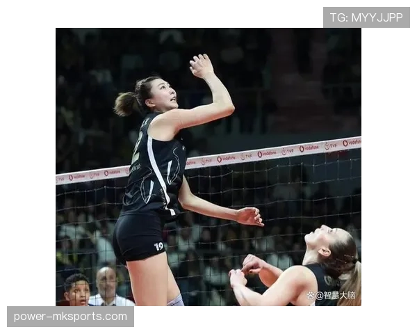 袁心玥那张路透，拎的包让我以为她随手带了间小型豪宅